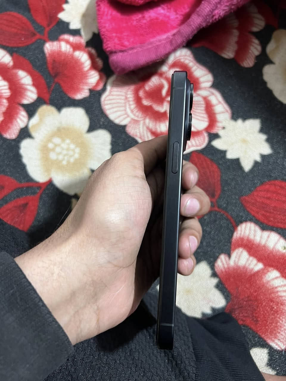 سلام عليكم 15 برو ماكس
ذاكره 256 بطارية 84 الجهاز بده بضمان مال ماستر 
جهاز طخة ما بي السعر 975 للستفسار ***********
