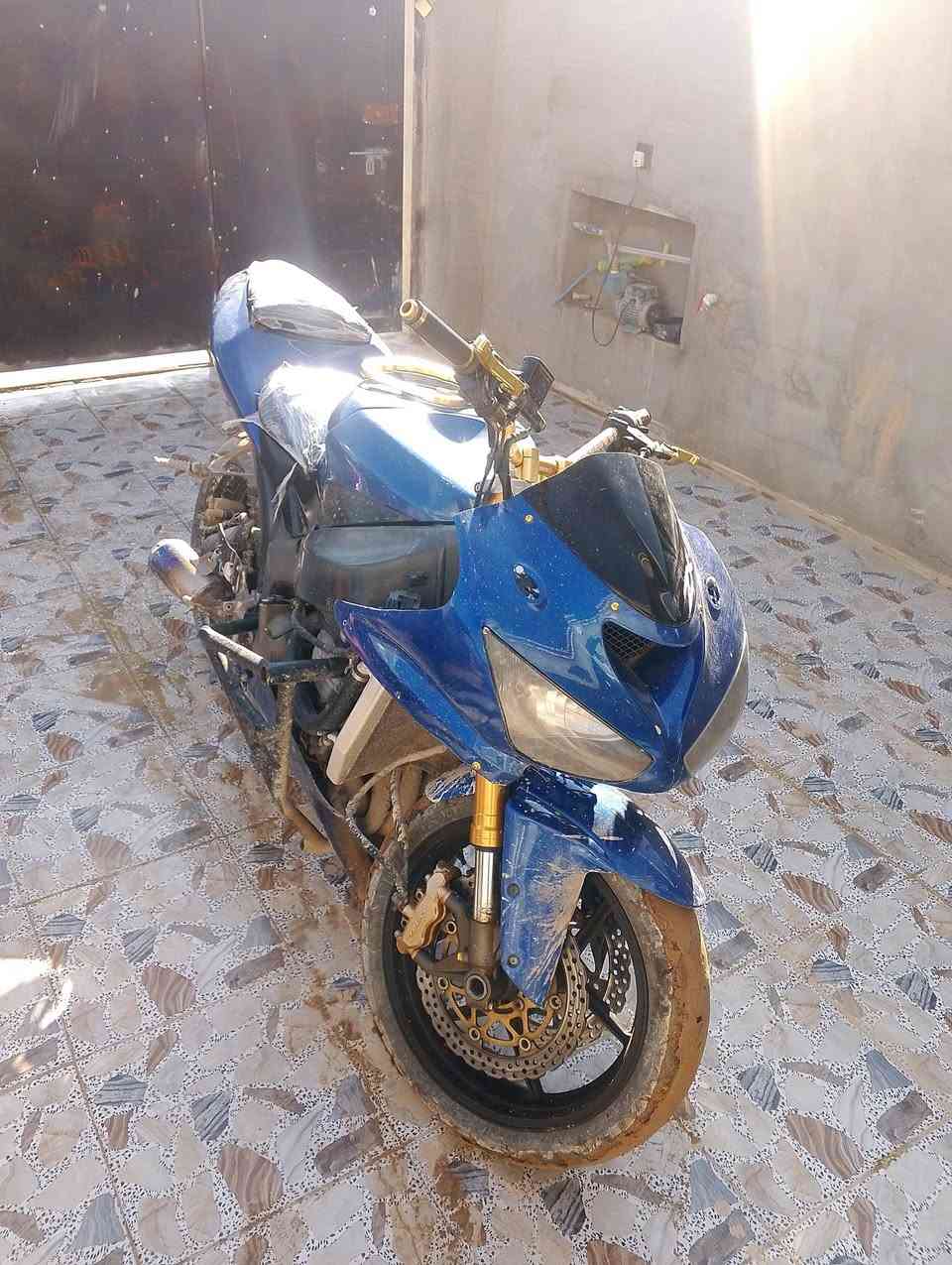 سلام عليكم شباب عندي هاي دراجه  لبيع كوسكي 2006 اوراق كامله مدفوع كمرك    دراجه خيره من الله نشاط اوه شلعه تشك اكاع   سعر دراجه 18 ورقه اوه بيه مجال لشراي. توصل على هذه ارقم ***********
