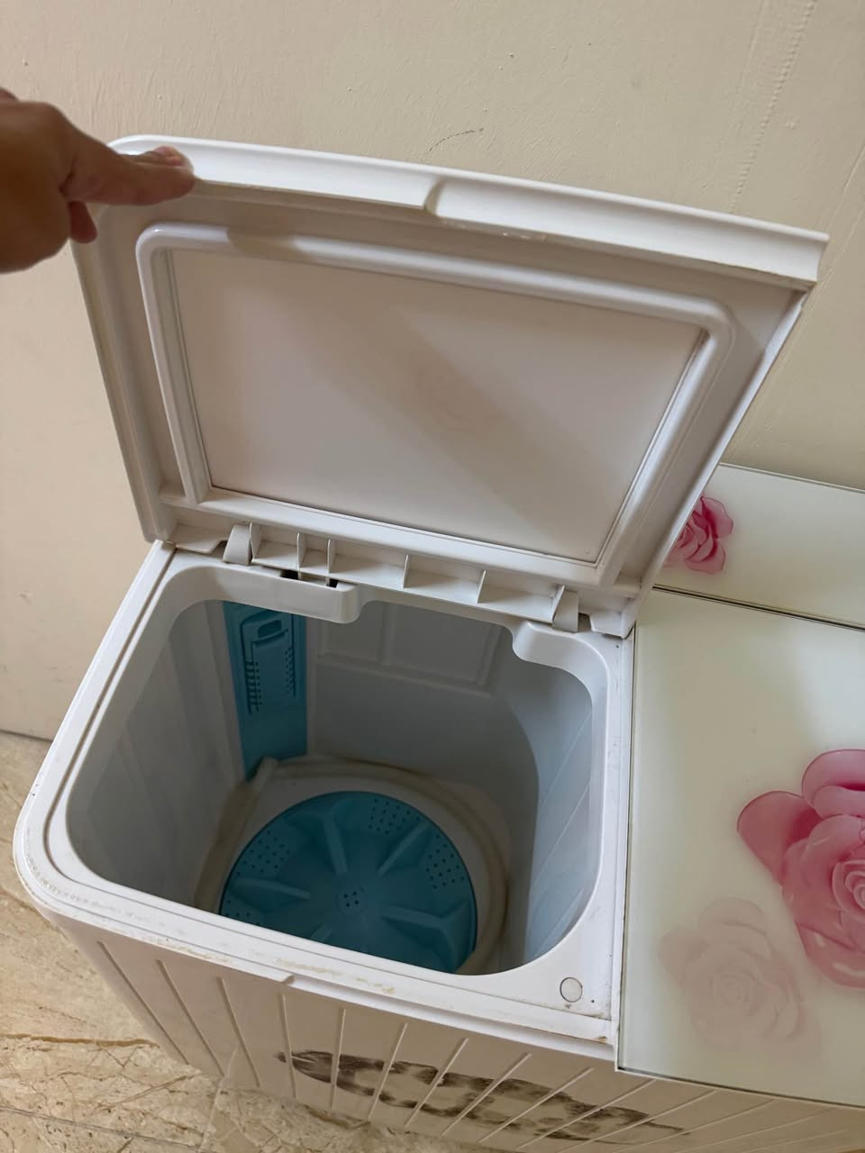 For sale 
Washing machine 90.000 IQD
New Sewing machine 60.000 IQD Singapore


**إذا كنت صاحب هذا الإعلان وتريد حذفه لأي سبب، رجاءا أرسل رسالة إلى الدعم الفني**