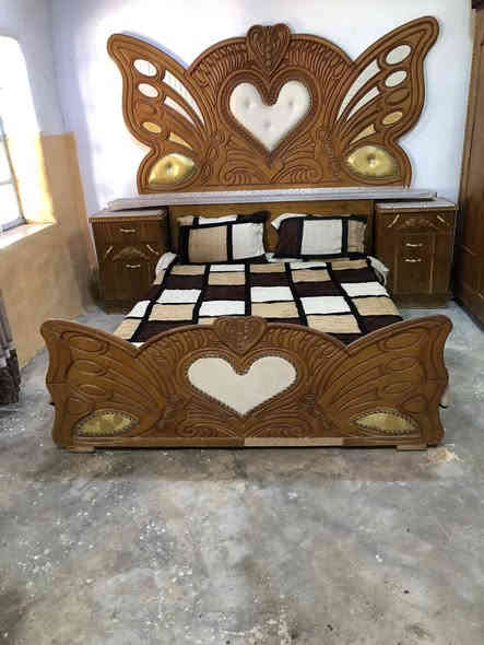 غرفة نوم مستعملا شي قليل اخو جديد العوان داخل الموصل ***********
