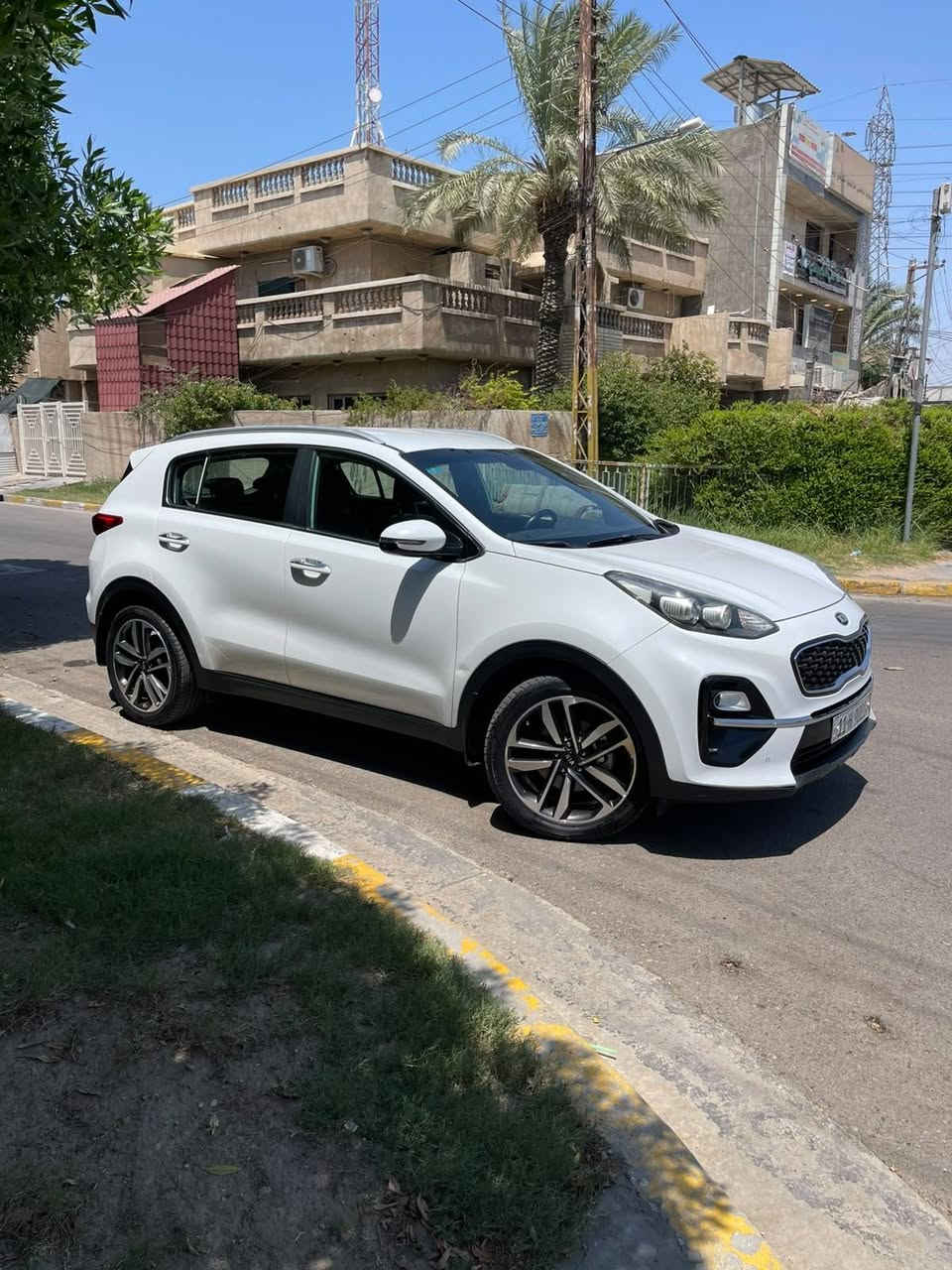 .
سلام عليكم
 سيارة سبورتج 2019 شكل 2020
خليجي مواصفات السيارة 
جلد تحكمات قيادة 
حساسات امامي خلفي  
لد نهاري 
شاشه كامره 
ماشية 136  الف كيلو
سيارة مكفوله بدون صبغ فقط تعديل بارد بين البابتين السايق ولوراه 
سيارة جاهزة بدون اي نقص تخم تاير جديد  
رقم بغداد بسمي تحويل مباشر رقم جديدتحويل ثاني يوم
 
مكاني بغداد الغزاليه
 السعر 168  وبيه مجال

***********
