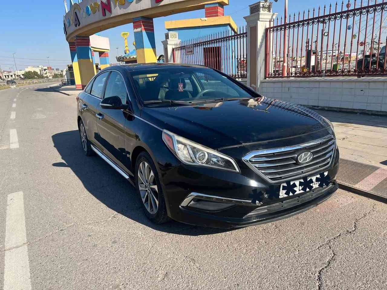 #_للبيع_فقط 🚘
———————————————— 
للبيع سوناتا 2016 سبورت  
فول الفول 1/1
رقم اربيل 
المواصفات
محرك 2400gdi 
بصمه ابواب و تشغيل 
فتحه سقف بنوراما
كشنات جلد + كهرباء 
رادارات اماميه و جانبيه و خلفيه  
تدفئه تبريد كشنات + ستيرن
شاشه كبيره + كامره  
حساسات خلفيه 
لدات امامية 
سايد بريك 
وضعيات قياده 
فول تحكم  
صندوق ذكي   
 اشاير بالمري 
وارد امريكي كلين 
السياره بيه بنيد ونصف باب الصدر مصبوغ بالعراق
سياره نضيفه  
للاستفسار /
***********
—————————————————————                    
#العنوان / بغداد حي الجامعة    
———————————————
