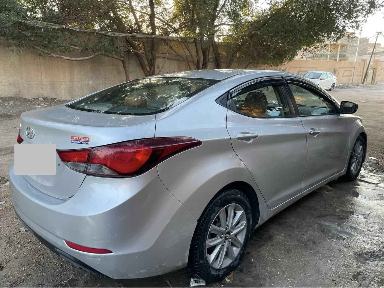 السلام عليكم 
 مكاني كربلاء النترا ٢٠١٦ رقم كربلاء مشروع وطني 
وارد كندي 
بيها صبغ ثلاث قطع جاملغ امامي يمنى ويسرى
ويم قبق البانزين جان بيها جراد  وصبغته 
للعلم الگير بدلت فلتر وكلجات  قبل اسبوعين   
السعر ١٢٠ وبيها مجال 
***********
