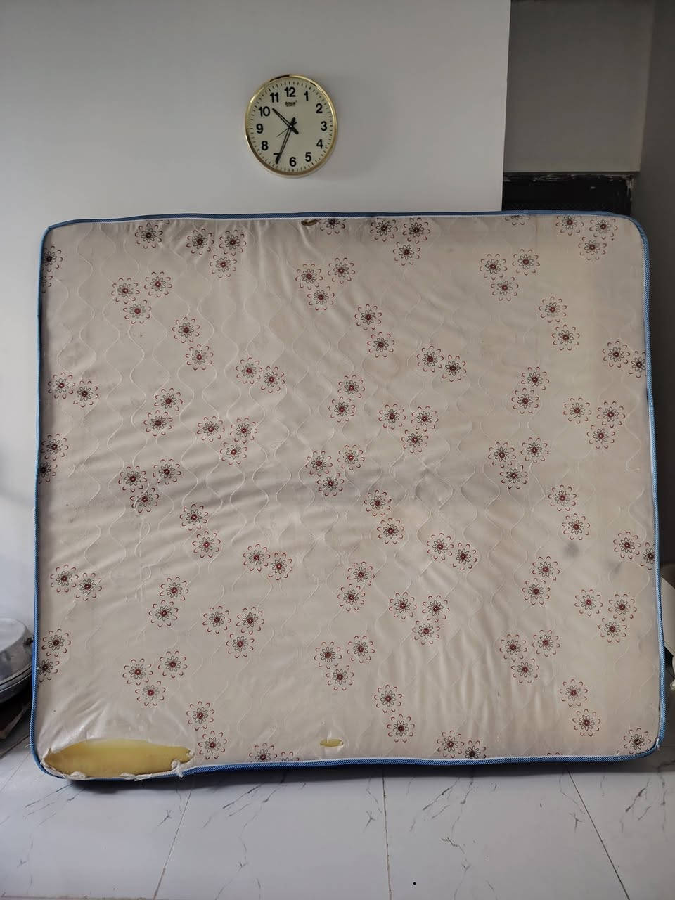 دوشك اسفنج للبيع بيشك بسيط سعر 35 بمجال ***********
