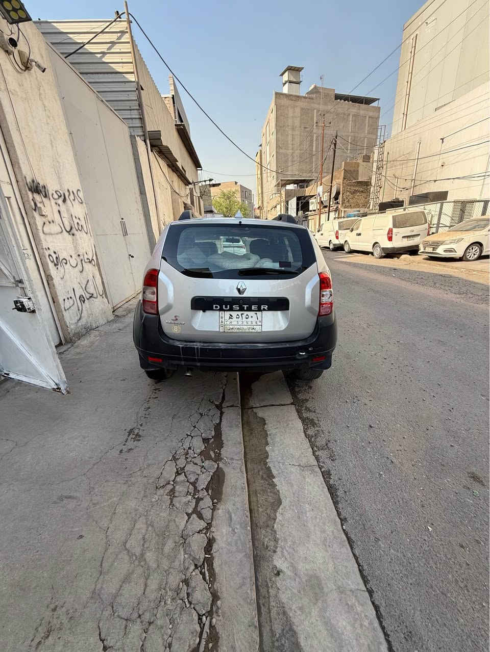 السلام عليكم رينو داستر موديل 2017 رقم بغداد محرك 2000 المرغوب كير AT ماشية 102 الف كم السيارة بيها صبغ جاملغات امامية وبنيد باسم زوجتي تبريد ثلج السيارة صدر جديد بارحة شديته وبيها شخط بالباب الصدر سنوية ساقطة 
السعر 6800$ وبيها مجال بسيط 
***********
مكاني بغداد بغداد, العراق
