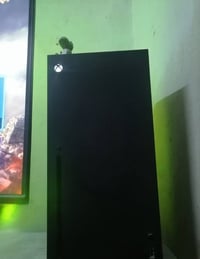 للبيع اكس بوكس سيريس اكس  *بدون جوستك* وعندي حساب اكس بوكس gta5  و فيف...