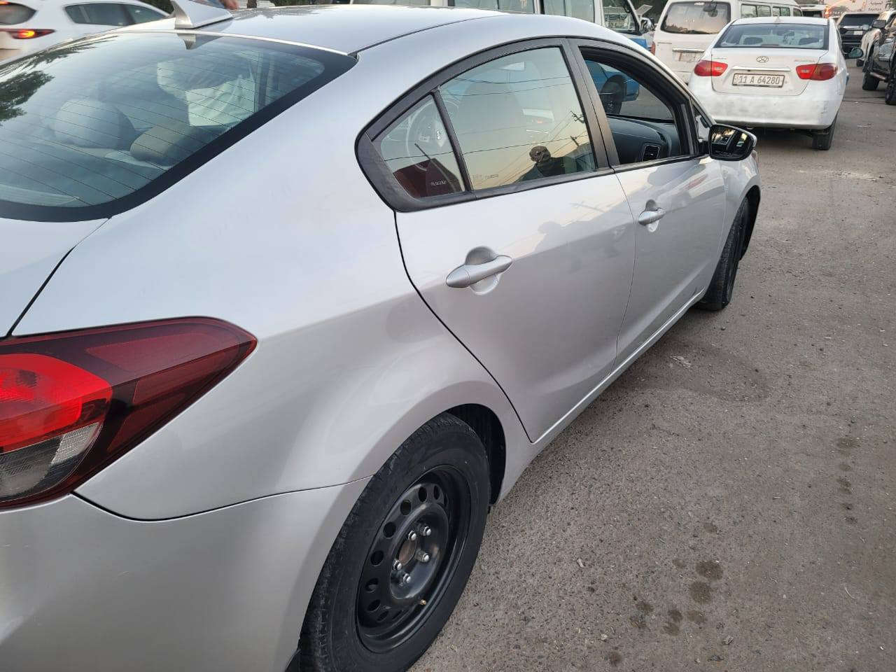 سلام عليكم للبيع فقط كيا فورتي 2018 سياره وارد كندي حادث رصعه بالجنطه وما مصلحه  وداعميه خلفيه فقط صبغ و الباقي كفااااله عامه وين ما تريد افحص سياره جاهزه بدون اي مصرف رقم بغداد بسمي مكاني بغداد السعر.  125 ورقه  مجال جدا بصيط  ***********
