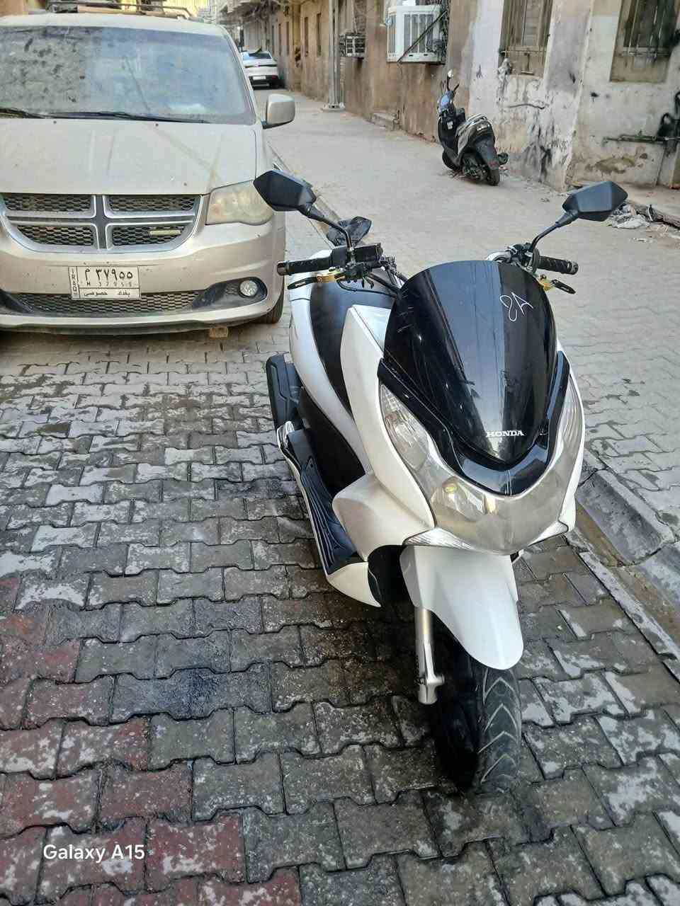 السلام عليكم للبيع دراجه pcxجيل الاول  دراجة  ماخذها رمبه الدراجه وأعلى ايدي ياباني الاصلي دراجه جديده مال جناي وعلئ ايدي لون ابيض     
ياباني الاصلي دراجه كامله أستان كهربائي حساس ازدحام سويجات دراجه جديده الدراجه  احلا من الصور مال جناي المكان بغداد دراجة مكفوله اي نقص مابيه السعر مليونو200 
وبيها مجال بسيط  
اي استفسار *********** بغداد, العراق
