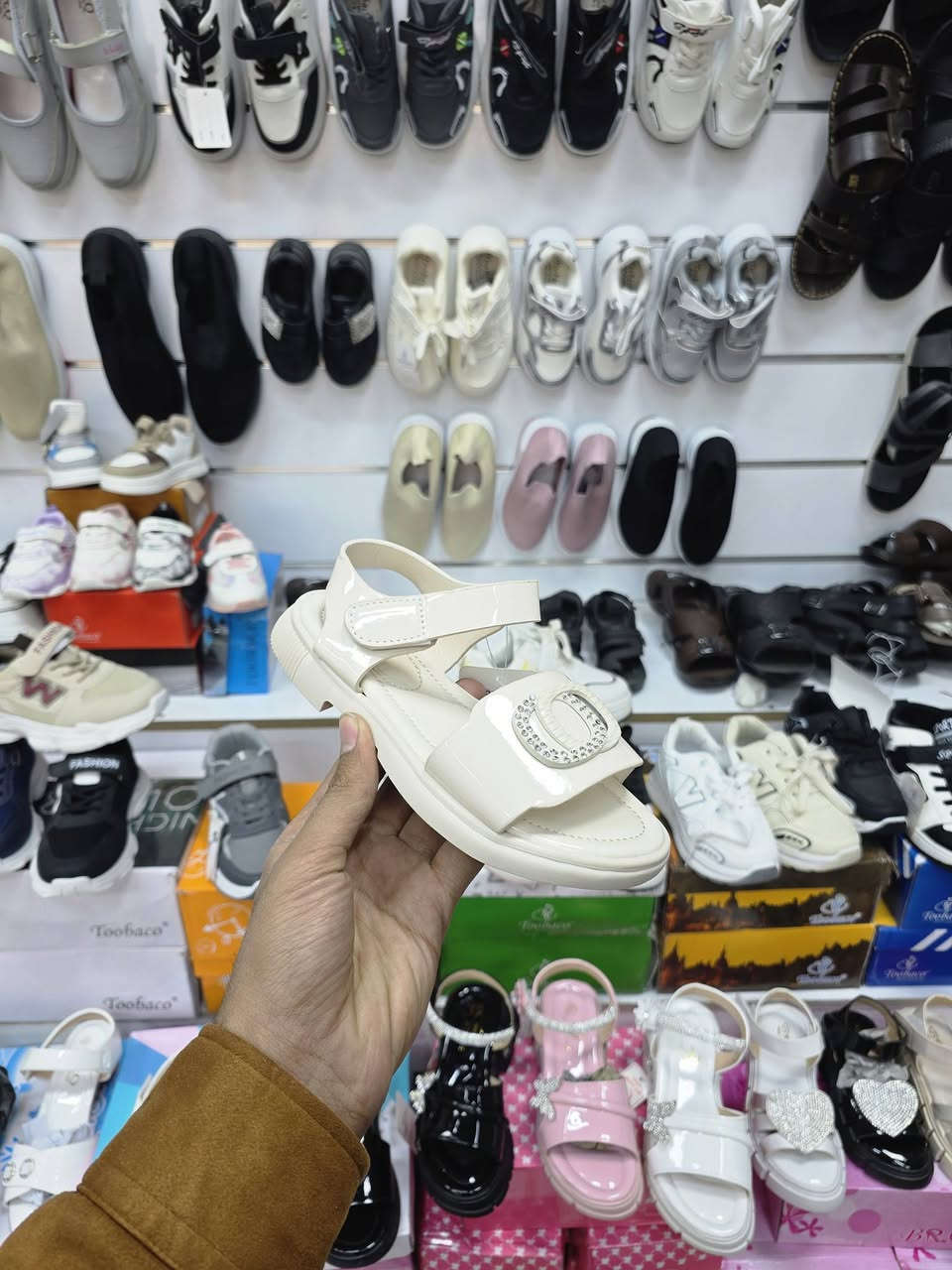 هلا متابعينا 😊 
موديلات العيد وصلت 😉
موديل حذاء أطفال و شبابي  طبي فول راحة 💯
قياسات ٣١-٣٢-٣٣-٣٤-٣٥-٣٦
📍العنوان كوت خاجية شارع ٤٠ داخل سوق الخاجية العصري 
للإستفسار وطلب تواصل خاص


**إذا كنت صاحب هذا الإعلان وتريد حذفه لأي سبب، رجاءا أرسل رسالة إلى الدعم الفني**