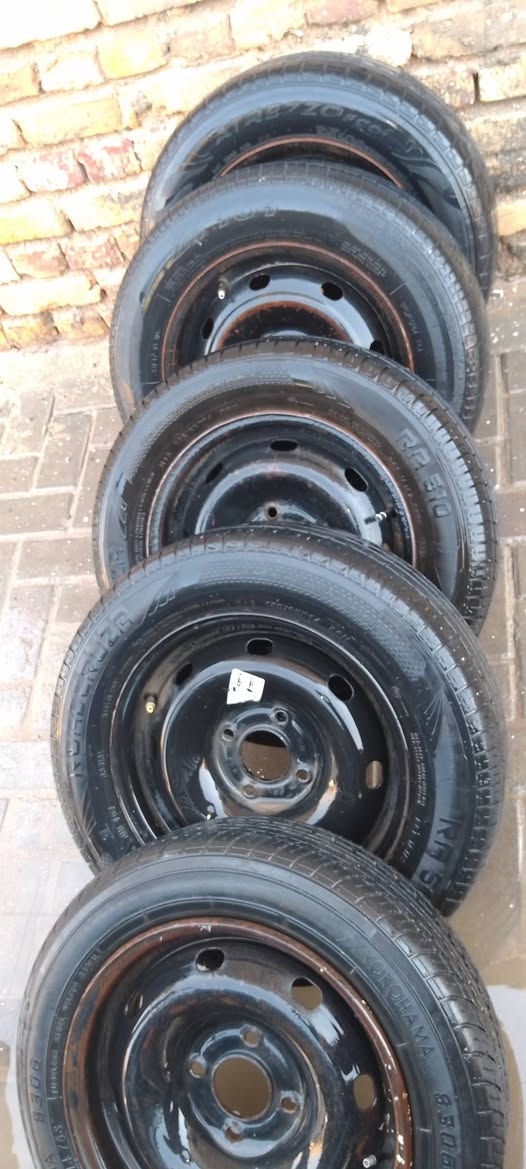 5 اطارات للبيع مع الويل حجم 14
 للاتصال***********
