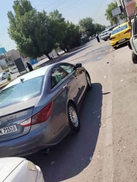 سوناته للبيع موديل ٢٠١٣ محرك ١٦٠٠ تيربو حادثها جملغين وقبغ جنطه بدون ح...