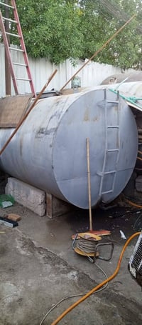 تانكي 5000 للبيع معروض ب250 وبي مجال عنوان بغداد حي اور الاتصال 077640...