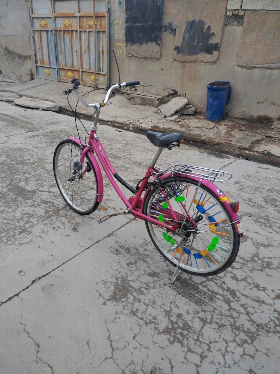 سلام عليكم بيسكل للبيع السعر 100و بيه مجال ***********
