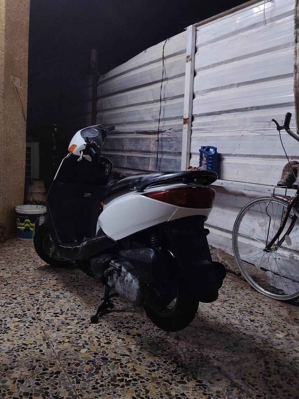 السلام عليكم
دراجه بريز للبيع دراجه ميكنه مال مفتوحه 
حلوه وناعمه بيها كلج رياضي خلفي كهرباياتها كلها شغاله 
نكره بكل وكت  مستعجل علا بيعتها
ريادلها بس كلج امامي تعبان و باتري فقط 
***********
ما متواجد خاص 
مكاني بغداد الشعله
