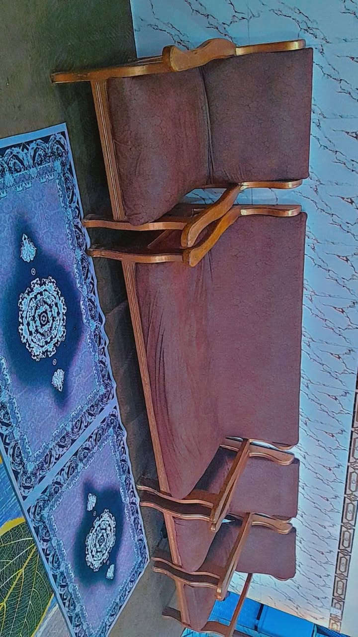 ت
تخم 10  مقعد السعر 150  وبي مجال ***********
