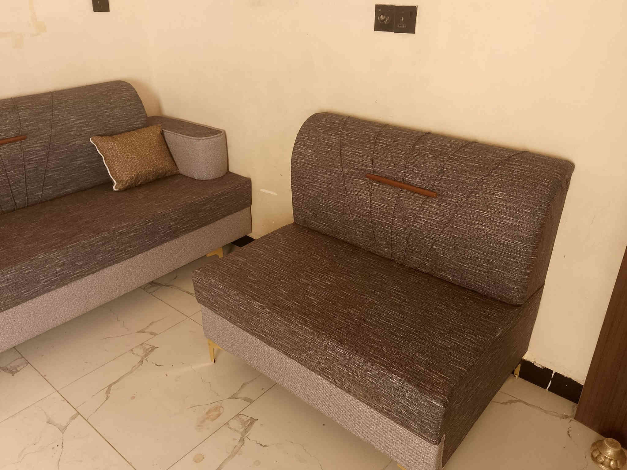 ديوان 10مقاعد استعمال يومين شغل دراجه اوله البيع اي استفسار على خاص او على واتساب ‏‏‪***********‬‏
