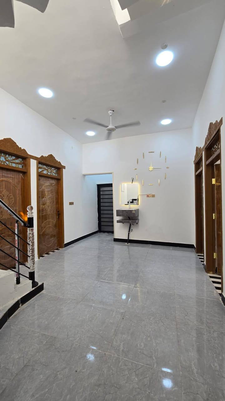 اسعد_الله_اوقاتكم_بكل_خير
#اعلان 📢
 عن توفر بيت  تستلم بيت عند المكاتبه البيت فارغ وجاهز للسكن 
#دار للبيع 🏠 ***********) 

بناء حديث مواصفات عاليه وموقع مميز 

#المساحة  220 متر 

يحتوي على 
    #غرف منام عدد 2  __/5×5
    #صاله
      #ديوان
      #مطبخ 8×4 
     #گراج سياره
     #حديق مرتبه 
    # مجمع صحيات داخلي       وخارجي
  #العنوان / بصره شارع كوت ثويني قرب الصيدليه مال كوت ثواني 

#مواصفات البناء/ شغل درجه اولى  البيت تحفه عباره عن فله 

-البيبان تفصال الخشب والحديد وال pvc
-الصب كله مركزي
-كهرباء درجه اولى كله اردني ونقاط واناره ضمان 
-تأسيس الماء والمجاري 100/🛑 المنطقه روعة 
المدارس قريبه مستوصف سوك كافة الخدمات متوفره 

♦️شارع  10 متر  اباب البيت ماء كهرباء اناره شارع كله 📌
 
#جنس_العقار:: طابو ملك صرف زراعي عراقي  تقابل ابو الطابو مباشرتاا .

#السعر /130   /وبي مجال 
 تستلم بيتك جاهز  وتحياتي للجميع بتوفيق 
#للاستفسار الاتصال على الهاتف 📳📞***********)) 
📳((
