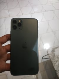 ايفون ١١ برو ماكس • شاشة مكسورة • للبيع