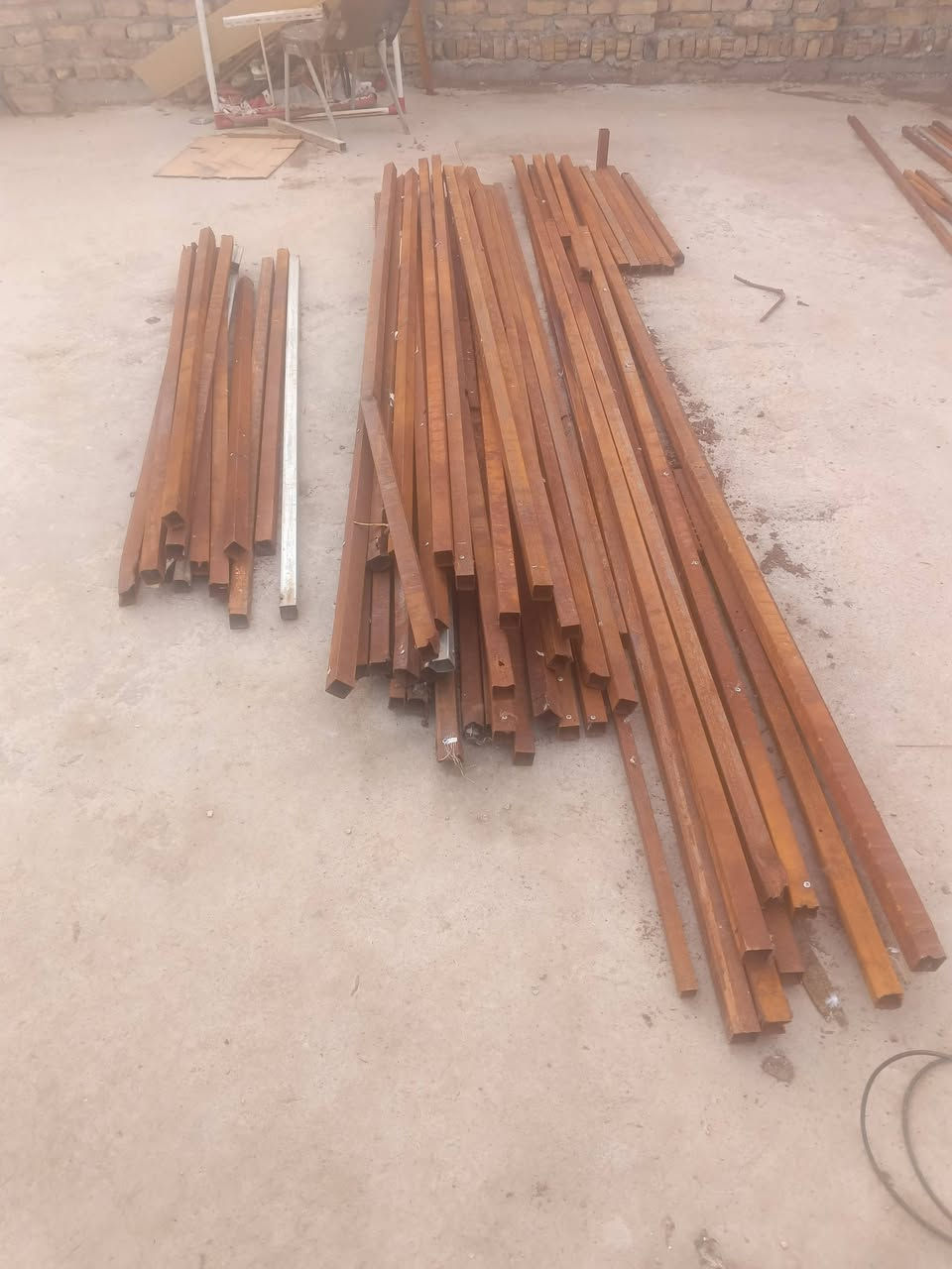 سلام عليكم شباب بواري مربع البيع بل 150متر من متر اله 4امتار مكاني بوب الشام وهاذه رقمي ***********
