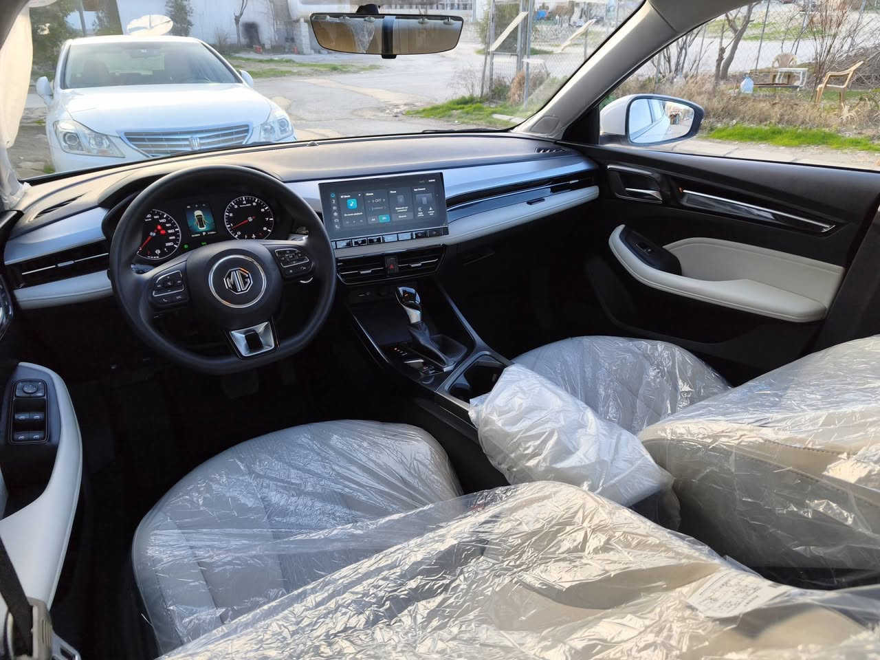 (MG5 Comford 2025)لە دەعامی بۆ دەعامی بە شەرت بێ بۆیاخ بێ سارد تەنها دوو چالی هەیە رەسمی سۆنەرم داناوە ، زەمانی ٦ ساڵی شەریکەی لەگەڵە ، تازە سێرفسی شەریکە کراوە ، ٢٠ هەزار ڕۆشتووە ، گاعی قالبی بۆ دانراوە ، دوو بەسمەی لەگەڵە ، فەرشی بەرپێی رانەخراوە ، نرخ ١١٤ گەڵاو مەعامەلەیەکی برایانە ، ژ.م (***********)
