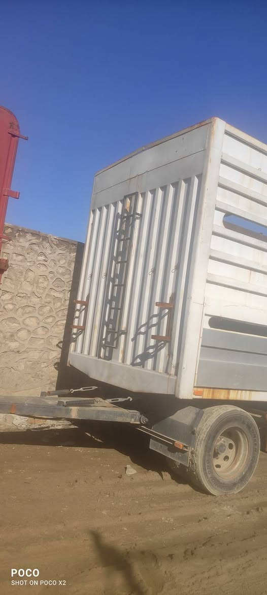 سلام عليكم مقطوره غناميه لبيع طوله12م وطبقين مع مدرجات دناكير3 كبار تركيا مفتوحه طخم  بنزات  طخم جوبلس دبدوب دنكير الثالث ويرفع شرط الهواء وايرمنيه مقطوره كامله كلها شرط ***********
***********مكان موصل
