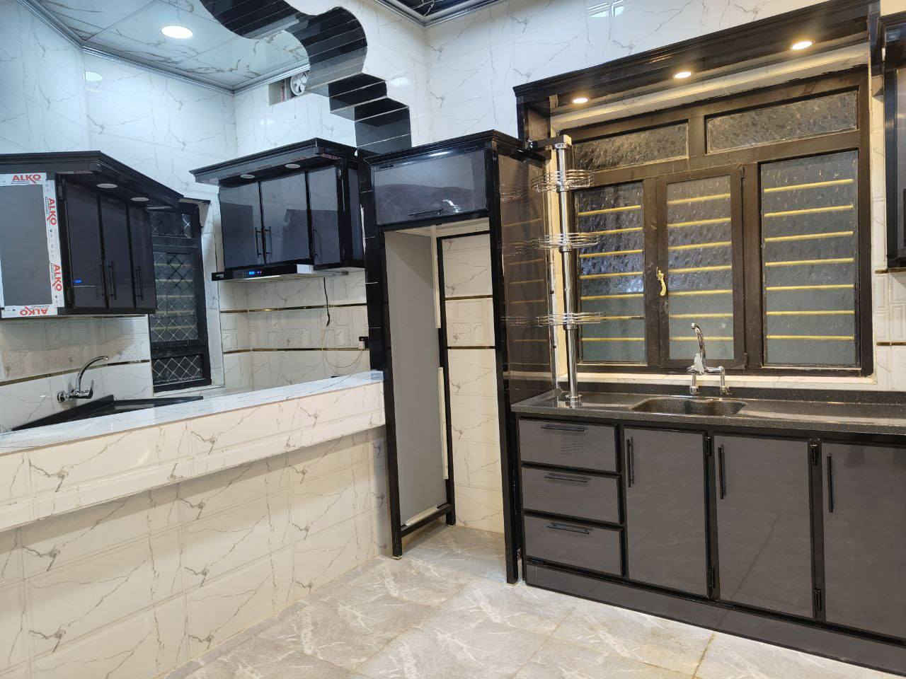 #معمل الثقة أللألمنيوم يتوفر مطابخ التركية مع الديكورات والتصميم حسب طلب الزبون من تصاميم وبأدق التفاصيل يضمن المطبخ التركي صيانه 5 سنوات ويتوفر مطابخ جاهزه مترين وترين ونص وثلاثه أمتار جميع الديكورات متوفره #قناصير وبوفيات ومكاتب الثقة للألمنيوم  زورونة العنوان قياره الجدعه شارع العام
*********** ضياء الاحمد
