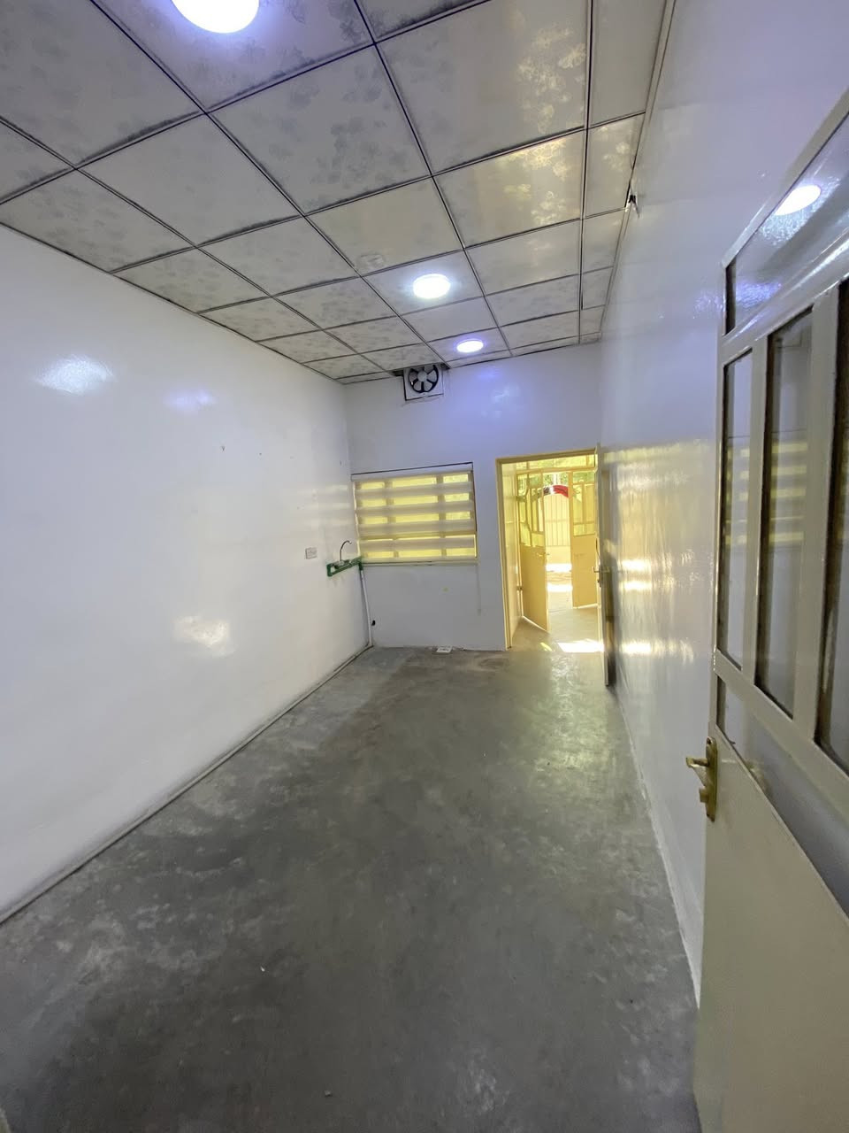 كرێ كرێ كرێ

نزیك  پلاندانان و ئەوقاف

قاتی خوار سەرەوەی ماڵی تیاییە

***********
***********
