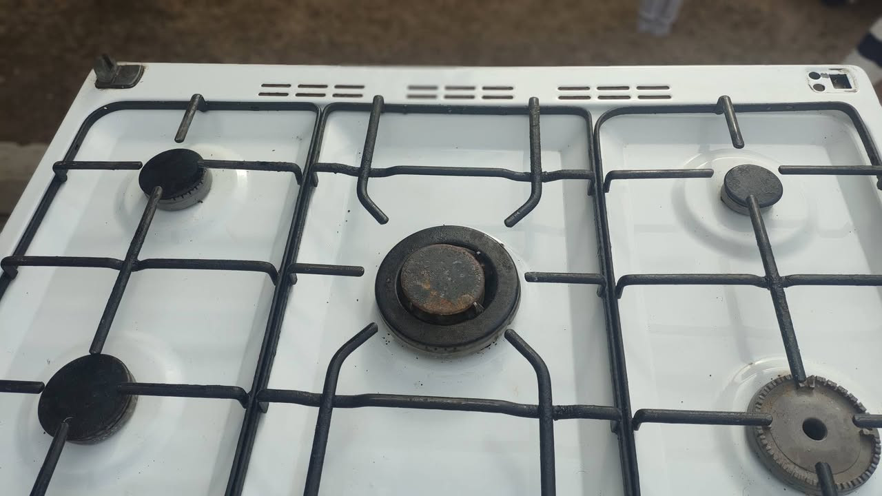 سلام وعليكم عندي هااذ الطباخ بي فرن  شغال بلشرط  بس يردله شويه تنضيف  سعره 50


**إذا كنت صاحب هذا الإعلان وتريد حذفه لأي سبب، رجاءا أرسل رسالة إلى الدعم الفني**