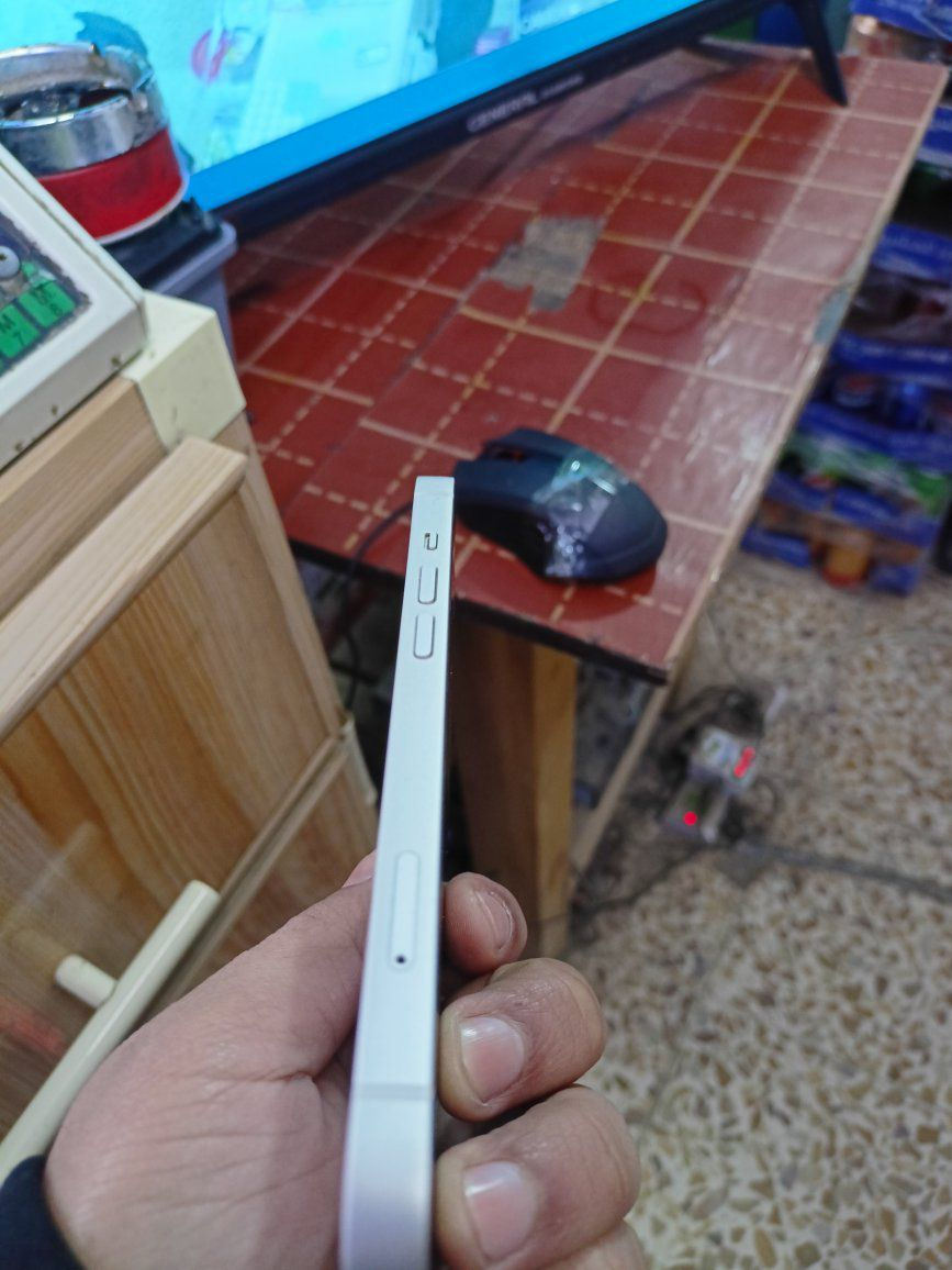 ⚫ايفون 13 عادي للبيع (فقط)
⚫ الون ابيض⚪ نضافه 100%
⚫بطاريه🔋89 شرط
⚫ ذاكره 128k
⚫جهاز نضيف ما مفتوح 
للستفسار الاتصال  علـّۓ  الارقم
***********
***********
