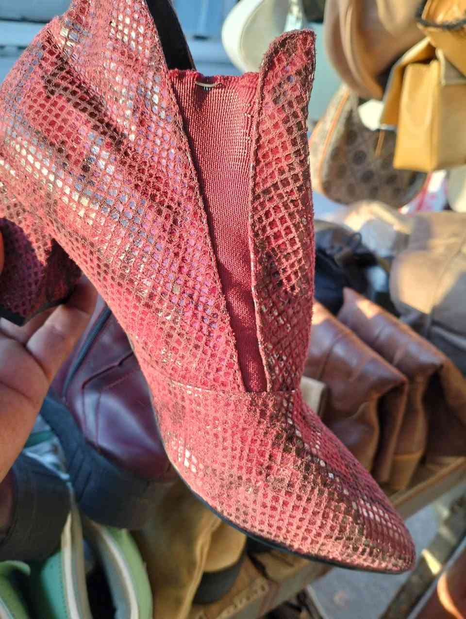 باله جديده نسائيه في الموصل حي التحرير مقابل جامع ال البيت بل فرع السايدين مال قوزي الصقال اول شارع عل يمين اي ستفسار على مازنجر أو وات ساب أو ***********
