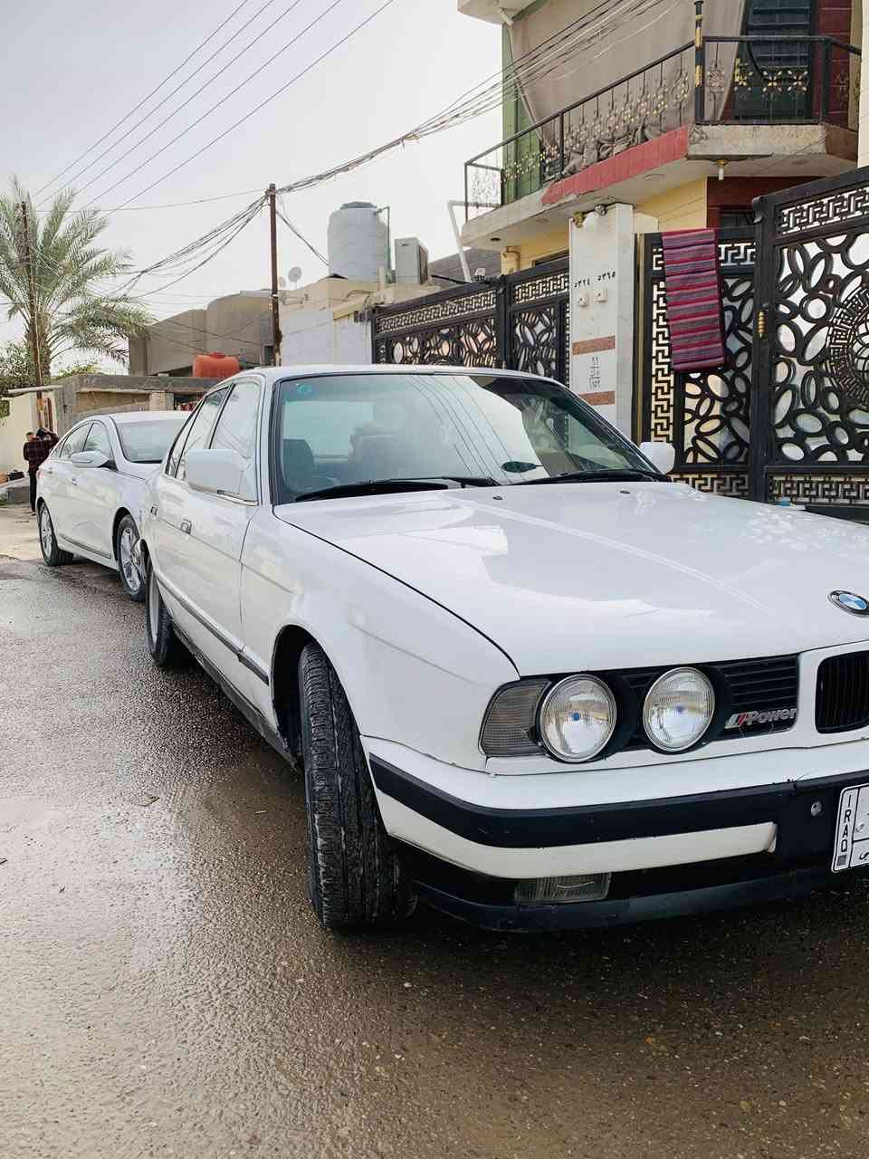 السلام عليكمBMW للبيع فقط موديل ١٩٩٣ اصل 530iمكينه 35 كهربائيات شغالة كير اوتو مكينه وكير خير من الله تبريد ثلج رقم انبار موقع السيارة بابل تحويل مباشر السعر {٥٥} للتواصل ***********
