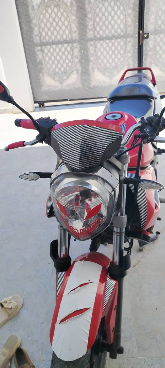 السلام عليكم كايمكو بطح للبيع
السعر مليون وربع وبي مجال
مواصفاته
مسجل بي سنويه+مضمون التحويل ثاني يوم
محرك 200cc
نوزل مو مو كابريته يعني انسه العطلات
المحرك ما مفتوح
الدراجه ما متعوبه نضيفه شوفت عينك
للاستفسار ***********
