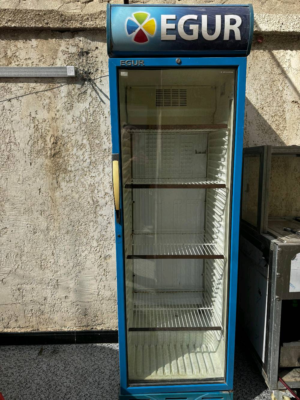 غراض مطعم لبيع مستعملةنضيفة وشغالة 