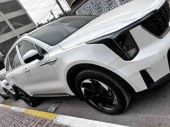 اسعد الله أوقاتكم بل خير والبركه احبتي سورنتو ٢٤ ام الداتاشو زيرو ماشيه ٦ فقط السياره جديده وبوضع الشركه نطحت طخه بسيطه بل صندوق مقدار شبر صار بيها بارد تكحيل كارت والباقي بوضع الشركه ٦ سلندر ٧ راكب السياره وكاله نم كير ماوس ويل ١٩ ٢ كرسي كهرباء شحن واير ليست ترقيم ثاني يوم بغداد بسم المشتري 
السعر ٣١٦ ورقه قفل مكان السياره بغداد العامريه 
***********
