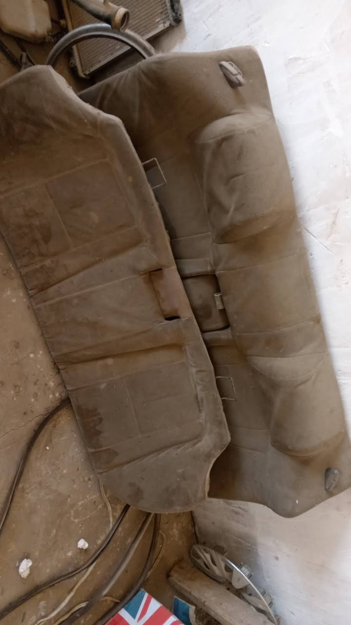 سلام عليكم اخوان موجود غراض سياره شيزر فصختها وبعت منها خير من الله وبقى تانكي البانزين والكشنات واحزمة الأمان والفرس والدشبول بس يمنه مو يسرة بلادي يعني وبواري منظومة البريك والقاعدة مالت الكير الي تصير قبل الكاردن والتريشة الي جوة الدعامية الكدام وباب السايق والجامة مالتة ودوسة البريك كاملة هية والقاعدة وقفل البنيد هوة والسيم كامل وماطور ماسحات والكويل والبك الداخلي الي يصير جوة الجامة الخلفيه وصوندات الكمبريسر وغلاف ماطور الماسحات ووووووو........ عنواني صلاح الدين وهذا رقمي وموجود توصيل ***********
