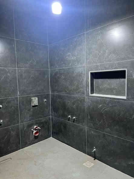 شـركـه أنوار الجـزائري للعقارات والمقاولات 
يتوفر  بيت للبيع 
العنوان : كوت الحجاج 2 - دور الصحه📍
المساحه :  200 م
الواجهه :   10 م
محتويات البيت : 4 غرف منام  2 منهما سويت + 
أستقبال + صاله + مطبخ + صحيات + 
مخزن في الطابق الاخير + كراج + حديقه داخليه + 
حديقه خارجيه 
المواصفات : بناء حديث 2025 + 
خارطه ممتازه من شركه هندسيه + 
طابو ملك صرف 
السعر الأجمالي :  450 مليون 

عنوان الشركه الجبيله مجاور جوتن للاصباغ 
و قصر شيرين  📍

شركه أنوار الجزائري للأستثمار العقاري والمقاولات العامه والتجاره العامه . 
الشـركة  مجازة رسمياً وقانونياً من جميع الجهات المعنيه 
 
للاطلاع على باقي العروض او مشاركه عرض مع الشركه
 التواصل عبر الارقام التاليه :
***********
***********
***********
