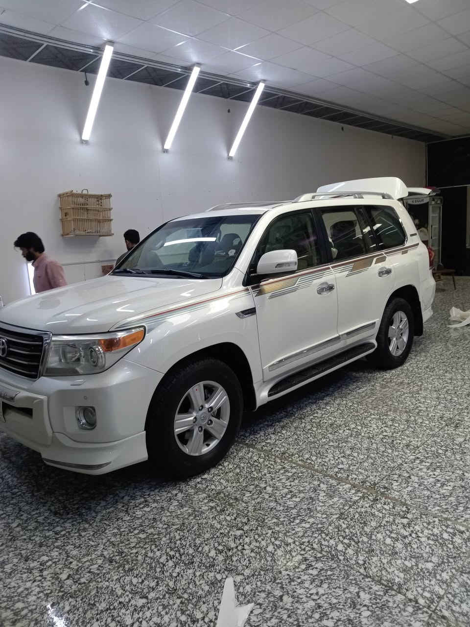 السلام عليكم
لاند كروز موديل 14 رقم بصرة بسمي ماشيه 100 الف حقيقي السياره كفاله عامه السياره جاهزه من كلشي
بيع او مراوس حسب القناعه 
رقمي ***********
