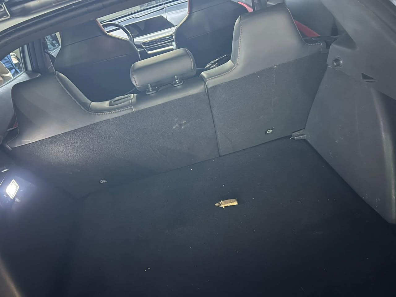 السلام عليكم شانجانUNl-T2023 السيارة مكفوله كفاله عامه فول مواصفات ماشيه70الف السياره مغلفه PPF
بصمه
جلد
ركن ذاتي 
قياده ذاتيه 
بانوراما 
قطعتين تبريد
خزن ميموري 
كاميرات 360درجه
شاحن لاسلكي
جنطه كهرباء وبيها بعد هواي مواصفات رقم اربيل السعر١٧٥ورقه وبيها مجال اي ستفسار اتصل على الرقم ***********
مكانها بغداد
ملاحظه : البيع كاش
