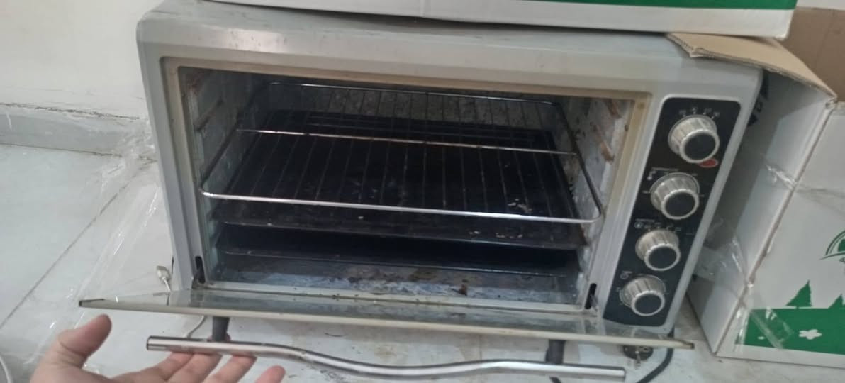 للبيع ثلاجة وطباخ وفرن وعدة تصليح شبه الجديد استعمال قليل، المكان أربيل مجمع زين ستي رقم *********** واتساب سعر بالخاص.
