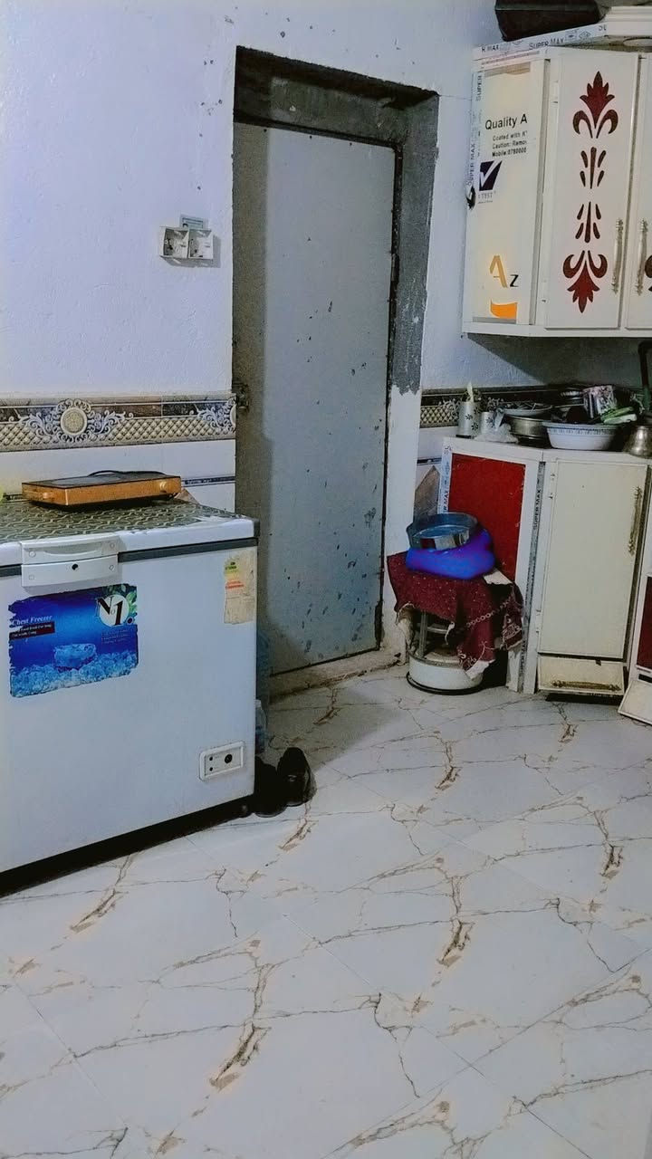 السلام عليكم بيت تجاوز بلفداء مساحت البيت150اعكاده والارضيه سيراميك بيت بي ديوانيه وصاله وغرفه ومطبخ صحيات وطارمه جبيره ***********
