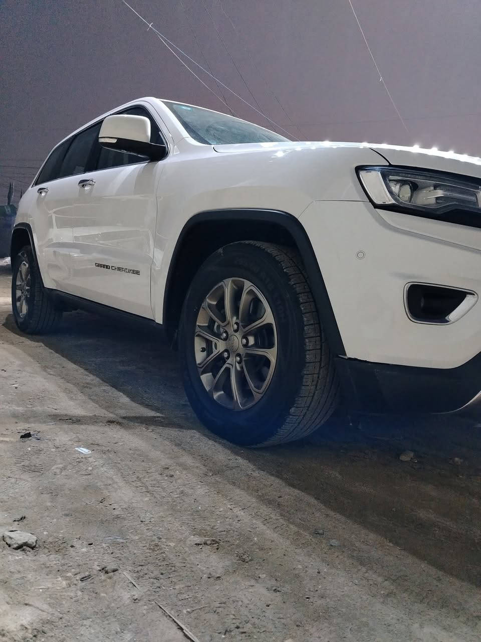 السلام عليكم شيروكي للبيع خليجي موديل 2014رقم بغداد انكليزي فول مواصفات لمتد ماشيه 122 السونار داخل المنشور رقم الموبايل *********** مكاني بابل الشراي يخابر السعر 235وبيها مجال بصيط
