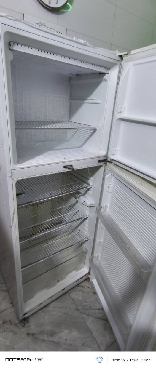 ثلاجه للبيع
كامله شغاله
فريز ثلج 
السعر 200
لاستفسار خاص


**إذا كنت صاحب هذا الإعلان وتريد حذفه لأي سبب، رجاءا أرسل رسالة إلى الدعم الفني**