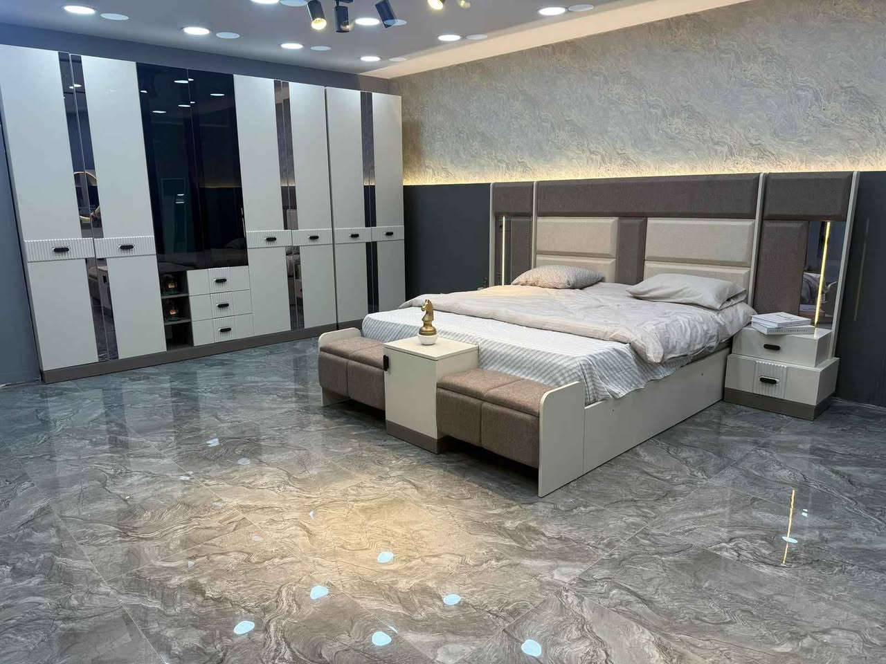 ✨ ويه شركة أثاث الإيطالي لغرف النوم… الفخامة تبدأ من هنا ✨

غرف نوم بتصاميم راقية تجمع بين الأناقة، الراحة، والهدوء 🤍  
موديلات حديثة وجودة مضمونة حتى تعيش أجواء راقية داخل بيتك 🛏️

🔥 عروض وأسعار منافسة  
✅ ضمان 5 سنوات  
✅ جملة ومفرد  
✅ جودة ومتانه عالية

📍 الفرع الأول: بغداد – دجلة  
📍 الفرع الثاني: البصرة – حمدان

🚚 النقل والتركيب داخل بغداد والبصرة مجاناً  
🚛 توصيل إلى جميع المحافظات

📞 للحجز والاستفسار: ***********

لا تضيع الفرصة… اختار غرفة نوم أحلامك اليوم ✨

#اكسبلور #غرف_نوم #اثاث_ايطالي #بغداد #البصرة #اربيل #الموصل #كربلاء #النج البصرة, العراق
