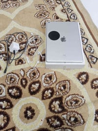 ايباد 9 • ذاكرة ٦٤ • بطارية ٩٠
