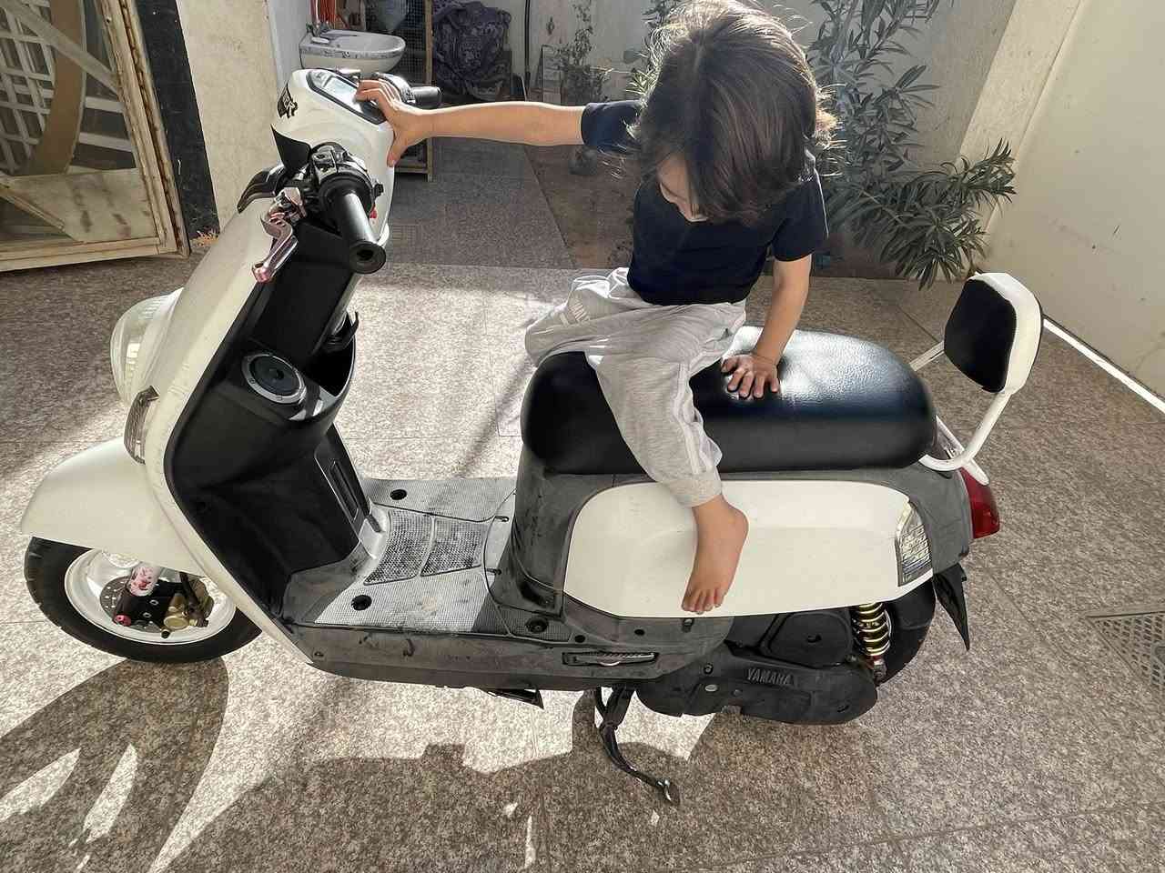 السلام عليكم حبايب دراجه بوليس (نوزل) رمبه موديل 2010 .... نزلت من الحاويه بهذه التعديل دبلات GDMS ويدات GDMSدبل خلفي رياضي 7الوان فراك 
ماشيه 35الف كيلو بلاديه برغي مامفتوح بيه شادلها لايتLED
واشاير LED
سعر مليون و50وبيها مجال 
مكان كربلاء. ***********
