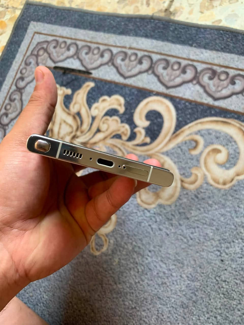 سامسونك S23 ultra للبيع
الذاكرة 256 شرق اوسط خطين 
بيه بس نقطتين سود ما مأثرات عليه بشي
السعر 450 ألف ناصريه مركز *********** 
م/ اتصال رصيد وواتساب فقط ماعندي ماسنجر
