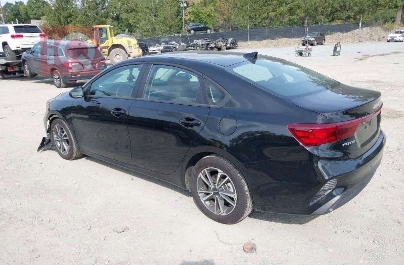 Kia forte 2023
سيارة نضيفة رقم بغداد بأسمي 
ممشى 40 ميل 
حادث بابين وجاملغ خلفي بدون دواخل وبدون ايرباك 
150$
*********** بغداد, العراق
