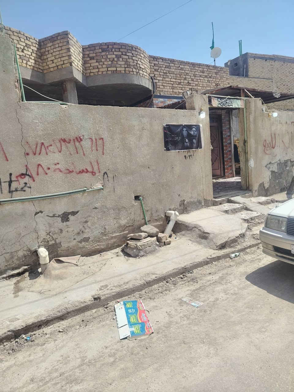 السلام عليكم
بيت للبيع

خلف ملعب الحاوي المساحة ١٧٥م

يتكون من استقبال ٧ونص في ٣ونص 

وغرف عدد ٢

ومطبخ

وصاله ٦م

وبيه منور على طول البيت 

والاستفسار على سعر اتصل ***********وبي واتساب.
