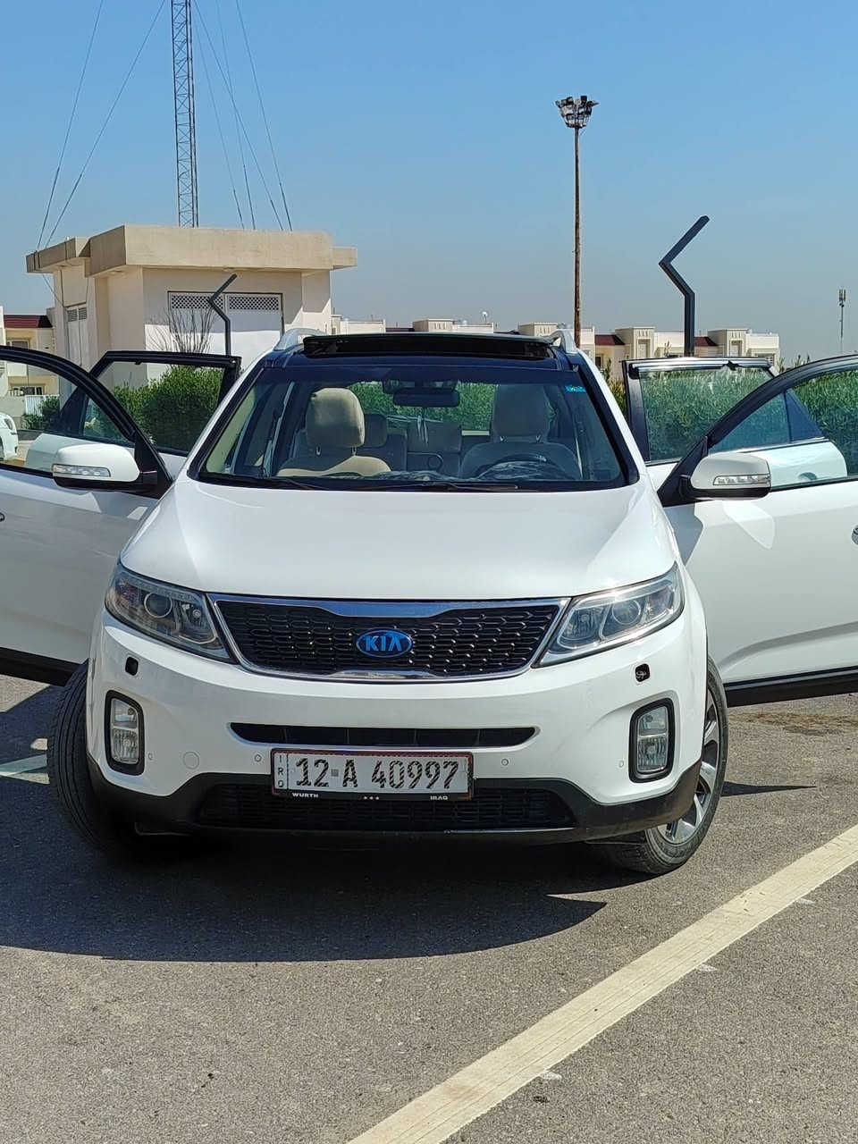 سورنتو موديل 2013 محرك 6 رقم نينوئ سياره بدون حادث بيها ملاحضات    ***********
