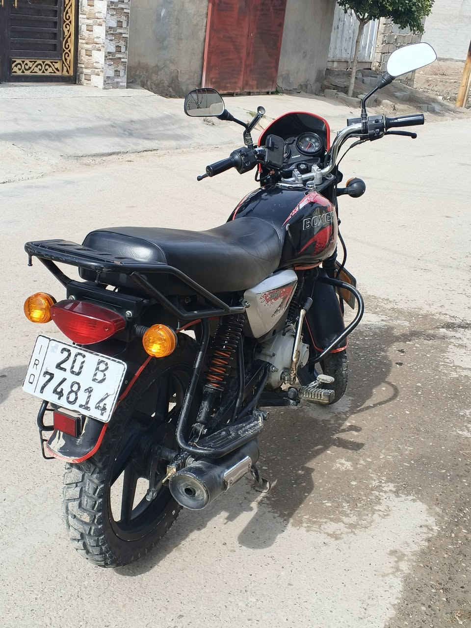 سلام عليكم بوكسر موديل 20طالعة بل22 دراجة خير من الله خرسة رقم وسنوية سعر خاص او مراوس اواتصال ع رقم ***********
